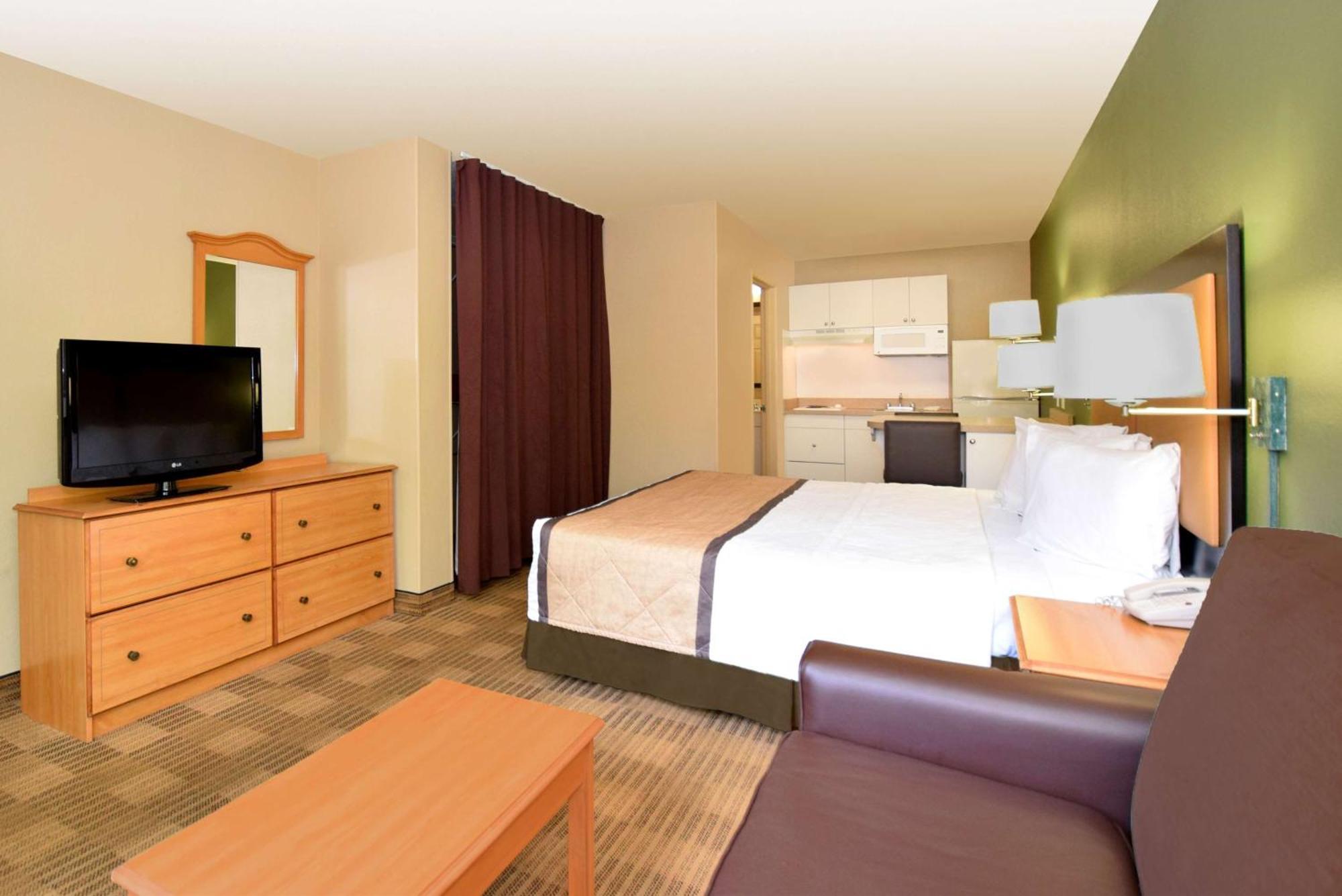 Extended America Select - - - Ivy Creek Blvd