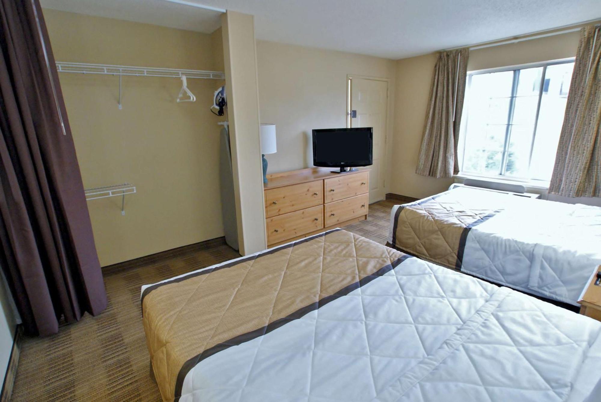Extended America Select - - - Ivy Creek Blvd