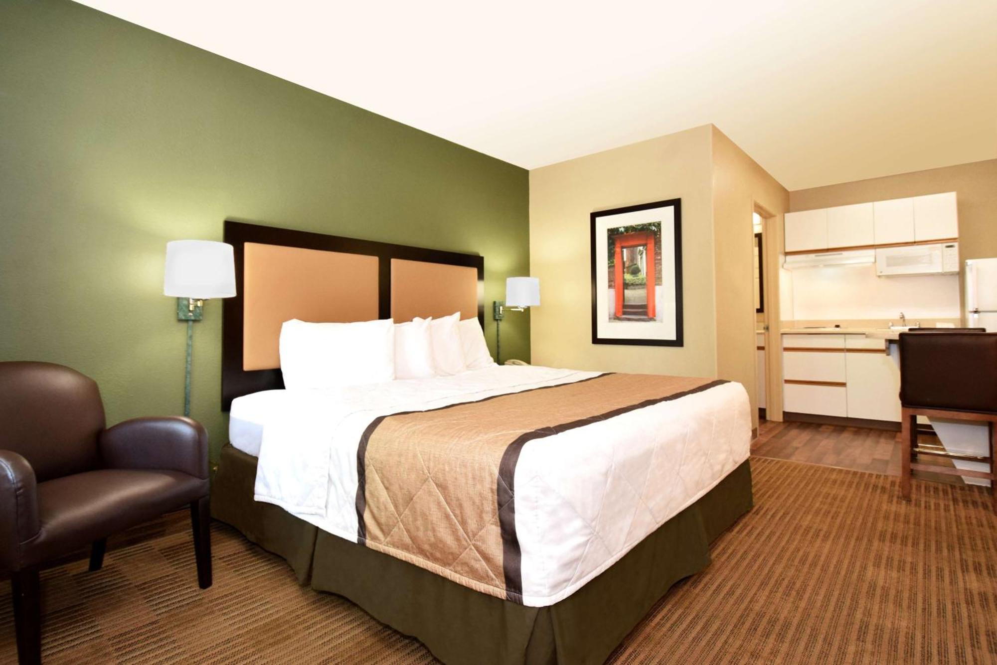 Extended America Select - - - Ivy Creek Blvd